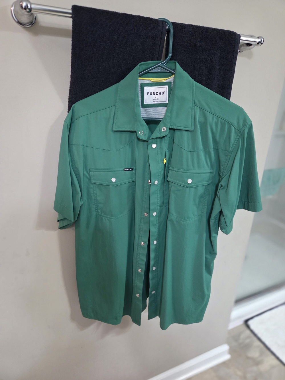 Poncho Short-Sleeve Casual Button-Down Shirt in Green
